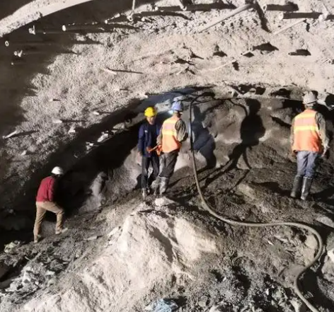 海棠拱顶带模注浆料的施工流程及注意事项